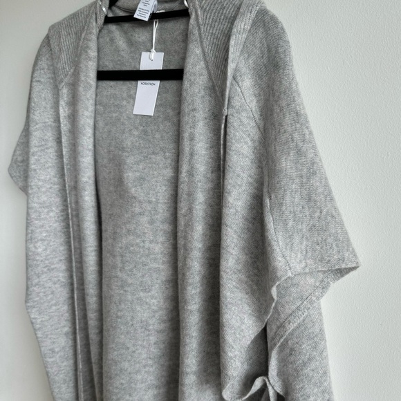 NWT Nordstrom Light Gray Wool & Cashmere Hooded Ribbed Ruana Poncho One Size - Picture 5 of 7